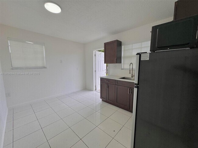 Building Photo - 15741 NW 40th Ct