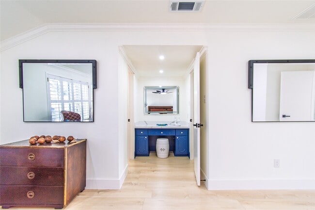 Building Photo - 5805 Valley Forge Dr