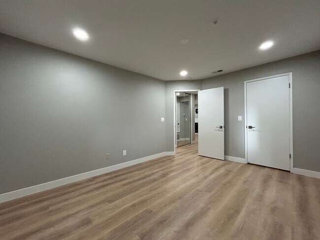 Building Photo - Sophisticated 2BR Walnut Creek Residence –...