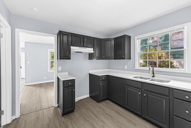 Building Photo - Beautifully Renovated 3 Bedroom 2 Bath Home