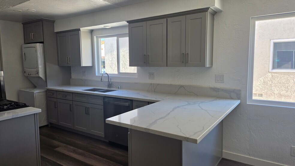 Building Photo - 25832 Cypress St