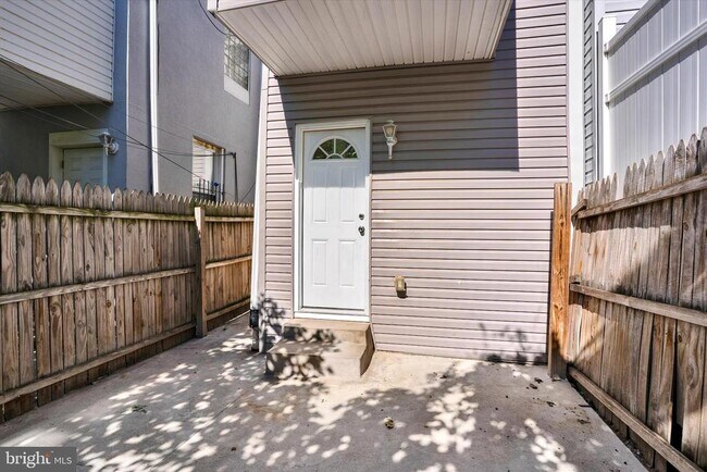 Building Photo - 2636 Manton St