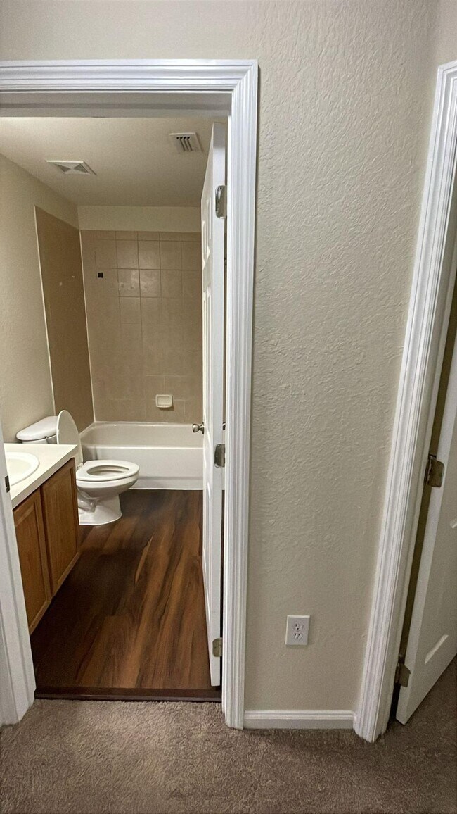 Building Photo - 4997 Town Terrace S