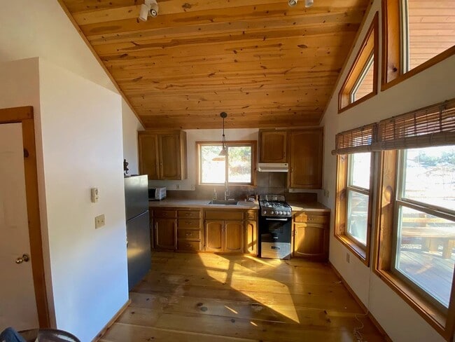 Building Photo - Move-In Ready 2-Bedroom Cabin-Style Home with Deck, Knotty Pine & HOA Included in Pine Mountain Club