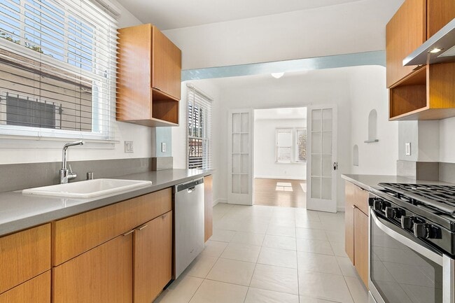 Building Photo - 1858 Westerly Terrace