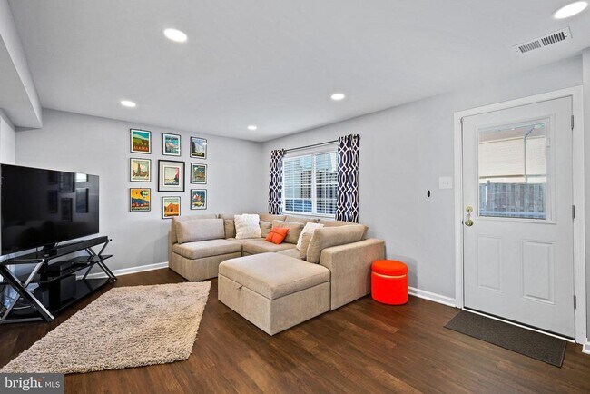Building Photo - 5341 Harbor Ct Dr