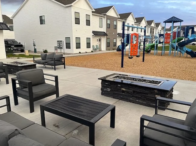 Building Photo - 2966 Huntshire Ave