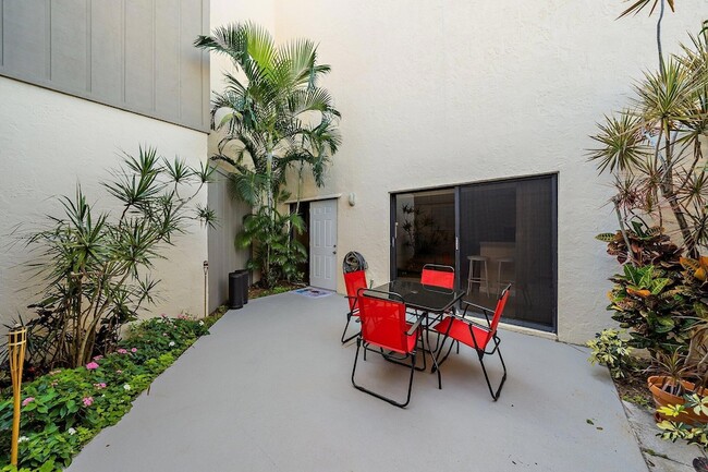 Building Photo - 1605 S US Hwy 1