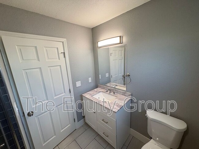 Building Photo - 609 S Acacia Dr