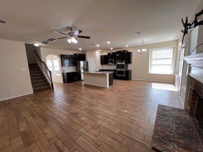 Building Photo - Spacious 5-Bedroom Harker Heights Home with 3 Living Areas & 3-Car Garage