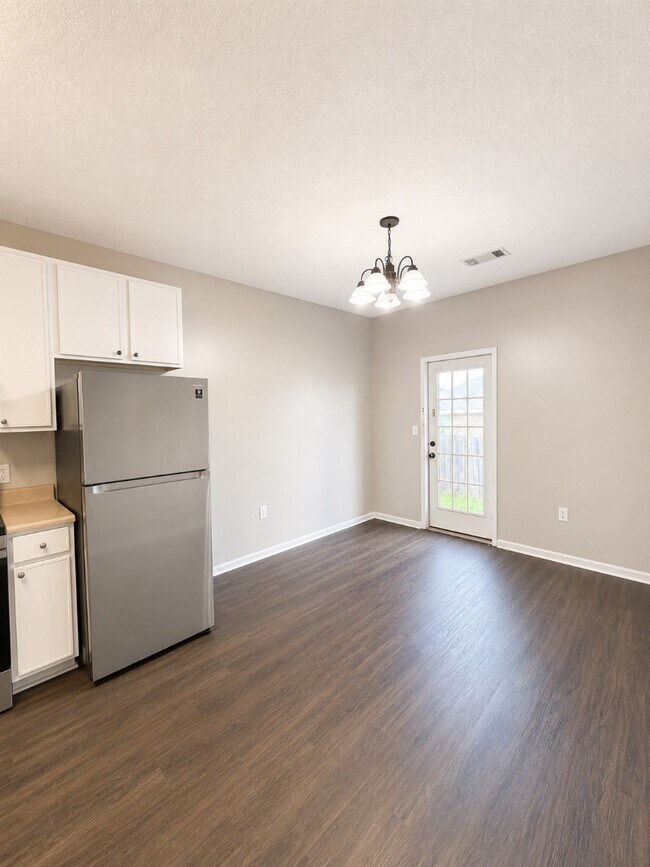 Building Photo - 239 Pine Meadows Cir