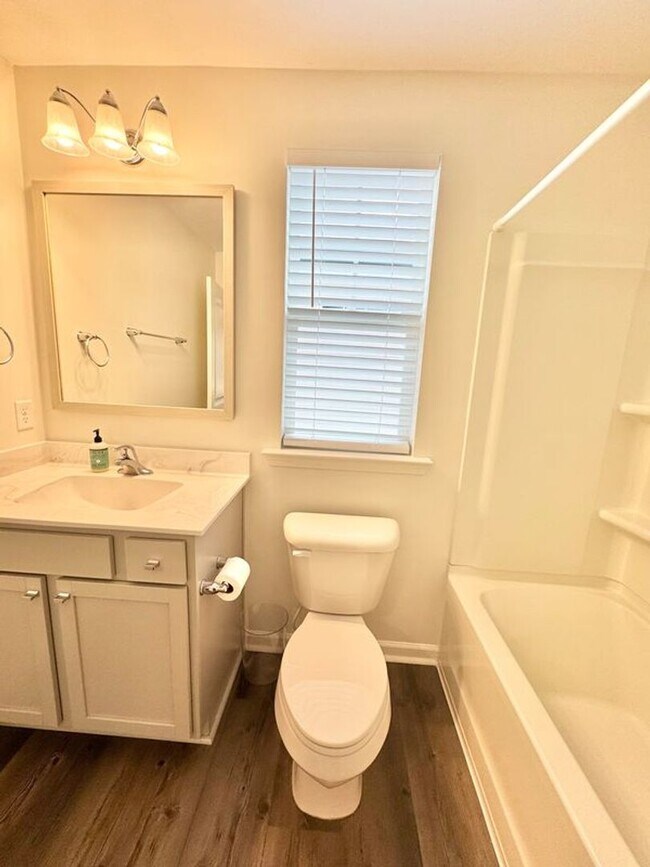 Building Photo - 28 Pomona Cir