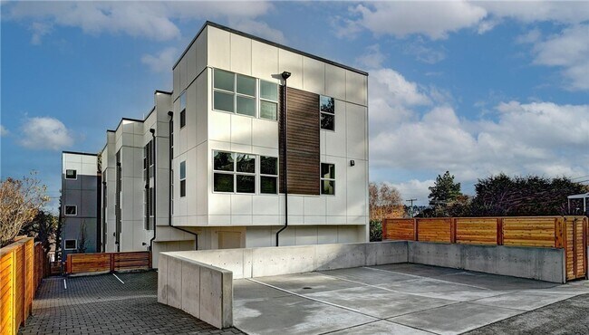 Building Photo - 3803 23rd Ave W