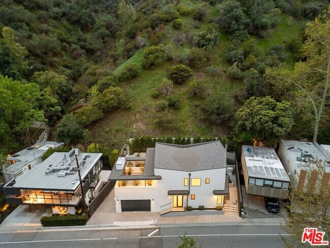 Building Photo - 913-913 1/2 N Beverly Glen Blvd