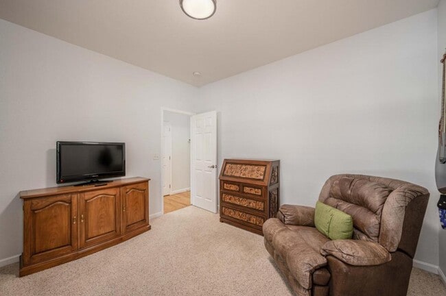 Building Photo - 4220 Ravenna Pl