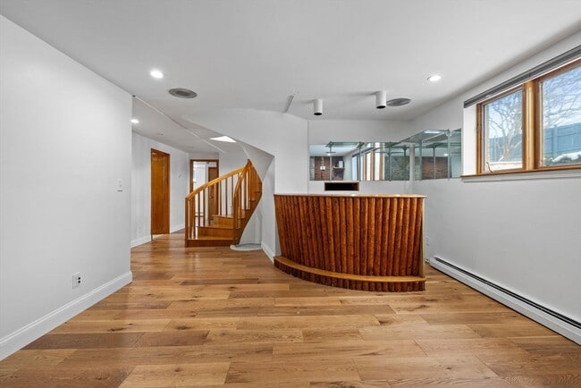 Building Photo - 330 Cambridge St