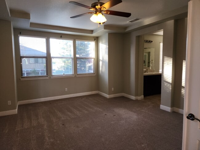 Building Photo - 1385 Oak Valley Dr