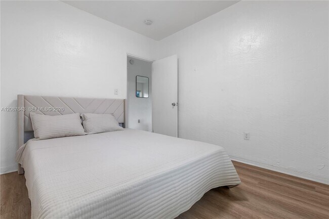 Building Photo - 180 NE 68th St