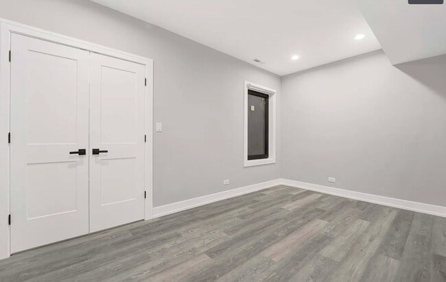 Building Photo - 5418 W Belmont St