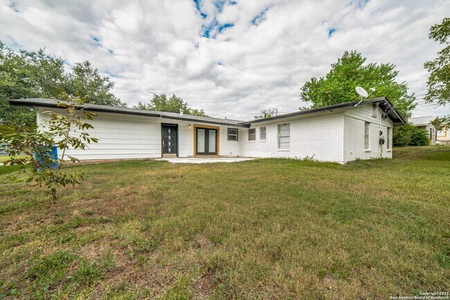 Building Photo - 326 E Rampart Dr