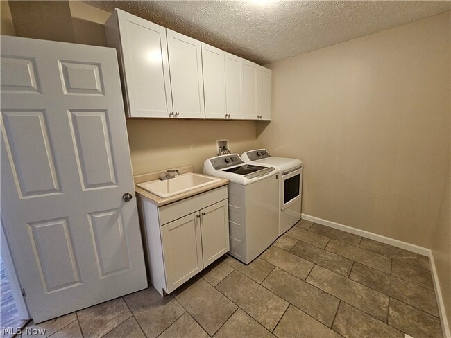 Building Photo - 687 Brookside Ln