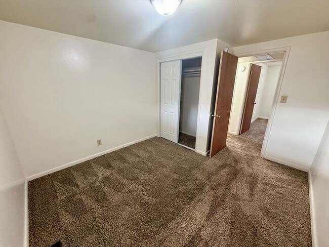 Building Photo - Move in specials - Pick One - 1st month free or $100 off monthly rent. Flexible lease terms are a...