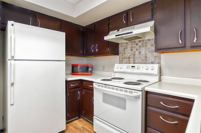 Building Photo - 6435 S Dayton St, #304