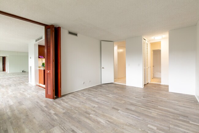 Building Photo - 250 Kawaihae St
