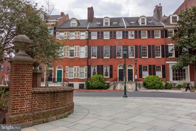 Building Photo - 704 S Washington Square