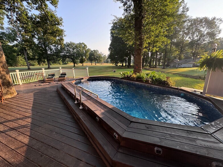 Building Photo - 401 Foxwood Dr