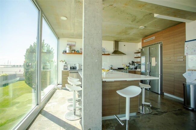Building Photo - 2139 Pacific Blvd