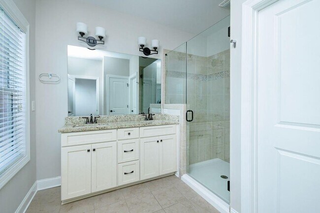 Building Photo - 1265 Linden Ct