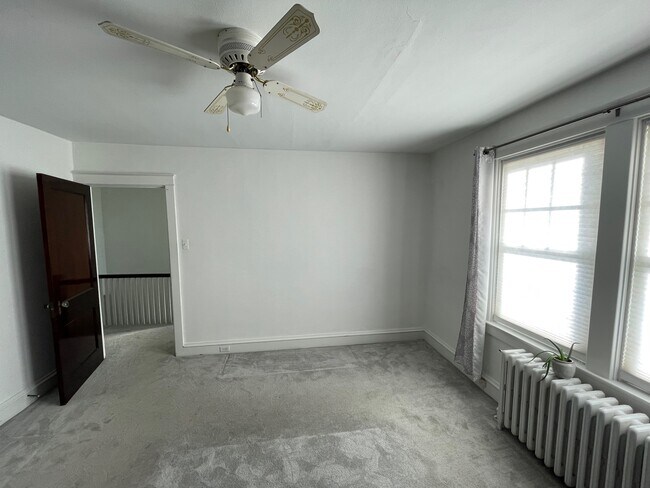 Building Photo - 714 3rd St