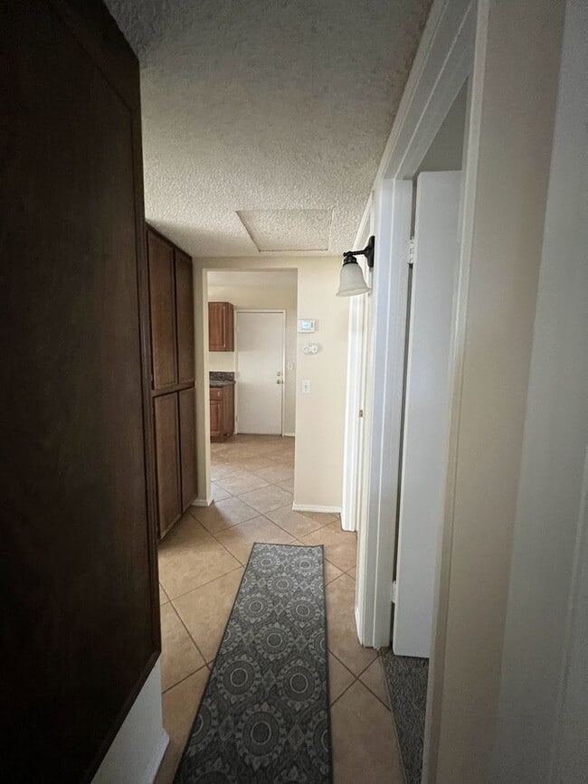 Building Photo - Upgraded granite kitchen and bath! 55+ community