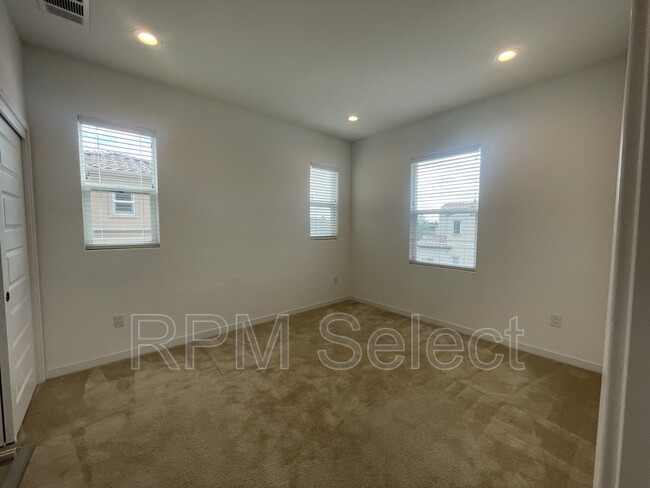 Building Photo - 3568 Troy Dalton St