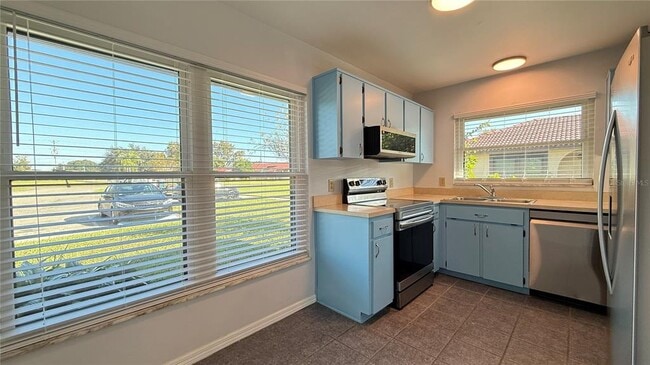 Building Photo - 555 Hunter Cir