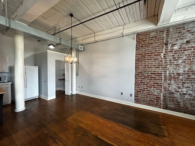 Building Photo - Riverviews 1 Bedroom with Exposed Brick, Hardwood Floors