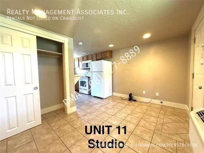 Building Photo - 1019 S Longmont Ave