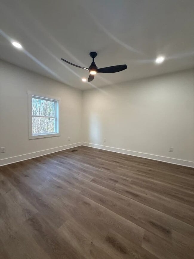 Building Photo - Modern 3BR/2.5BA Home with Spacious Layout