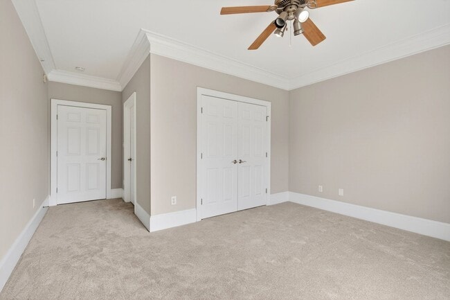 Building Photo - 828 Waterford Lake Dr