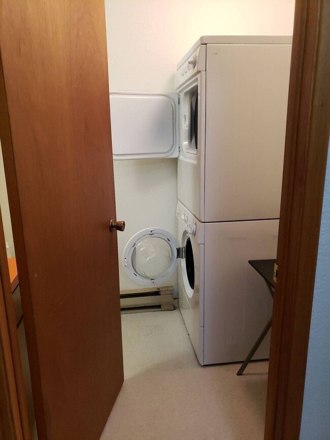 Building Photo - 2005 NE Terre View Dr