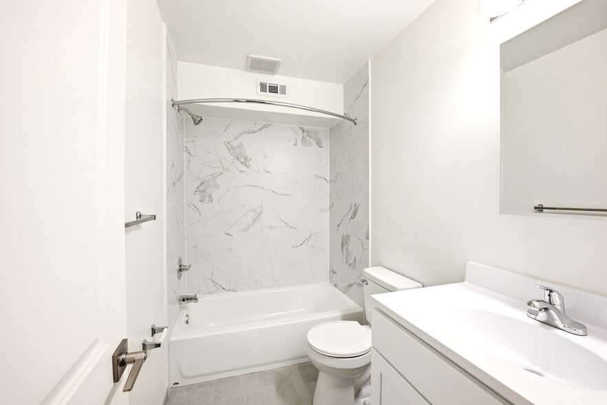 Building Photo - Summit Square Apartments