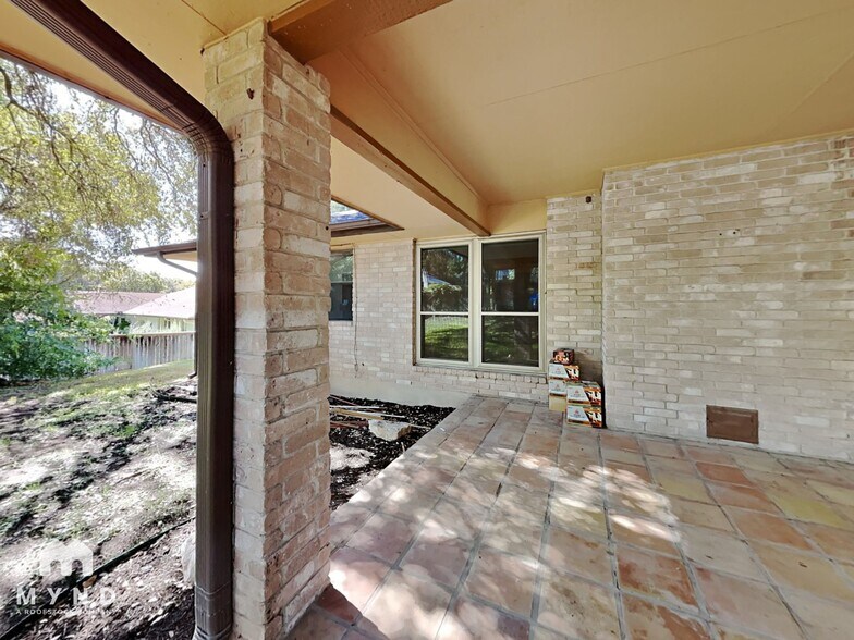 Building Photo - 15710 Fern Ridge St