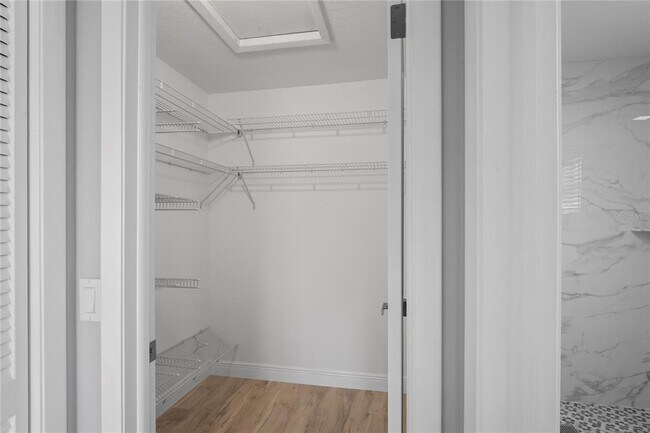 Building Photo - 8312 Roxboro Dr
