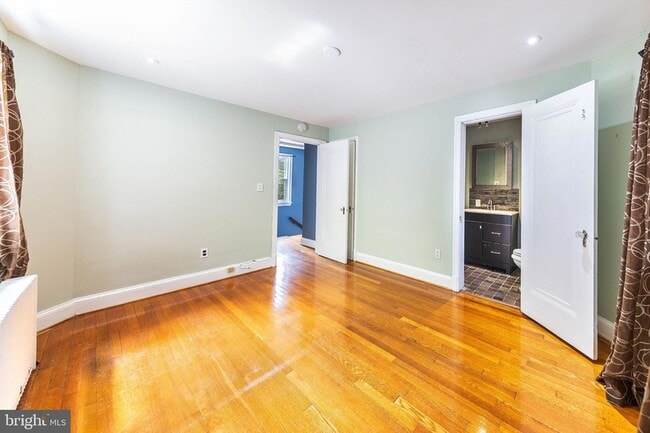 Building Photo - 2804 McKinley St NW