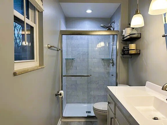 Building Photo - 5684 Red Oak Dr
