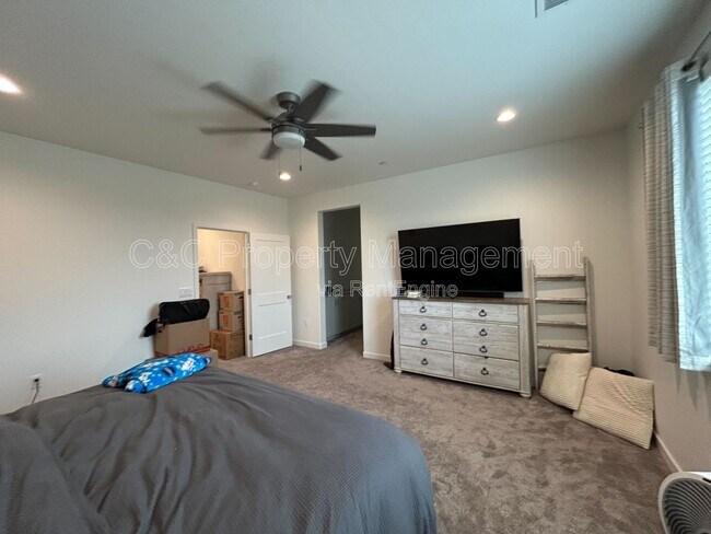 Building Photo - 711 Robert Ave