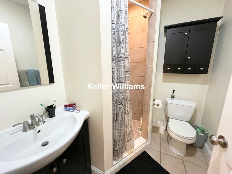 Building Photo - 1625 Tremont St