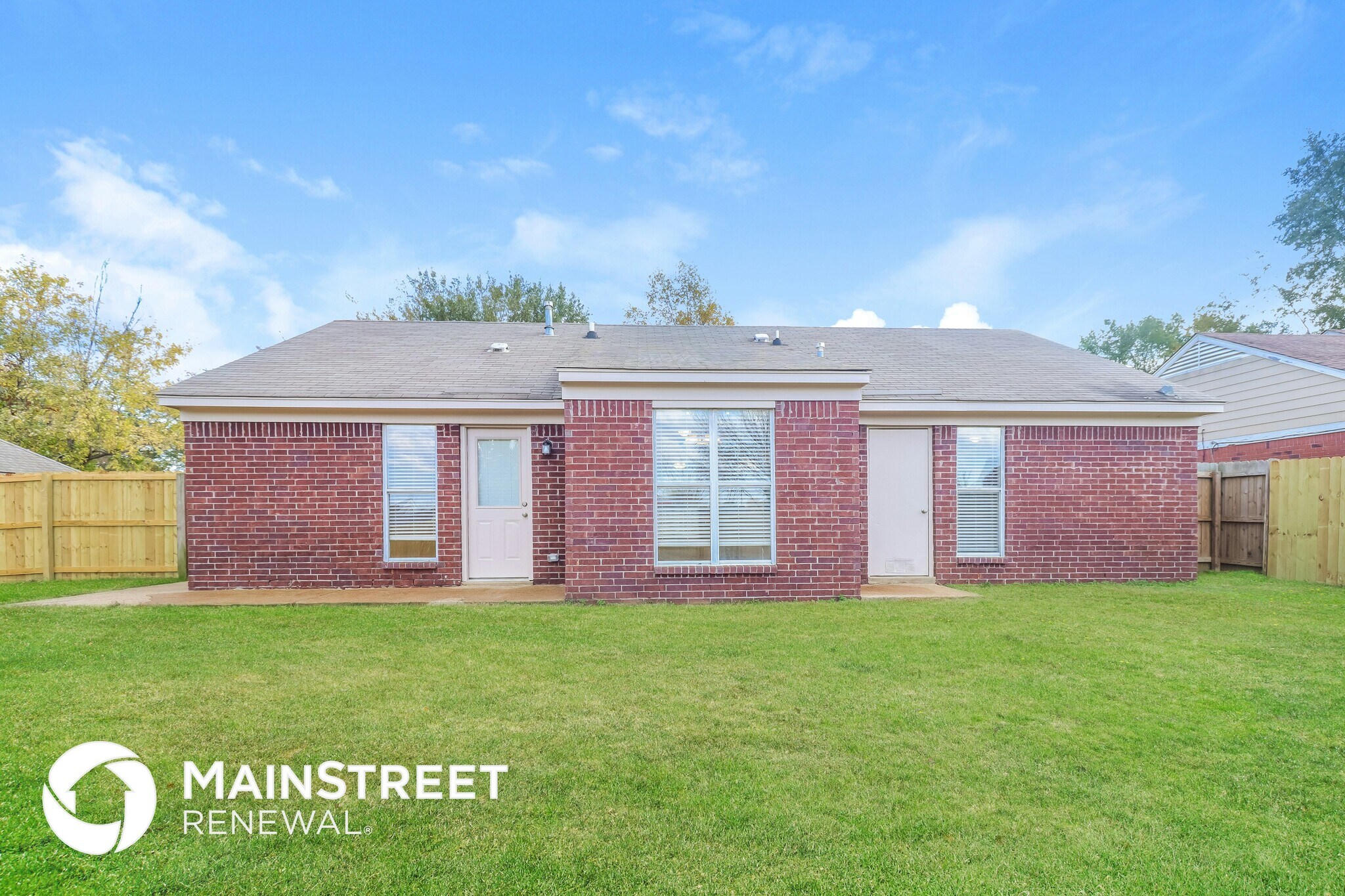 Building Photo - 4250 Brighton Dr