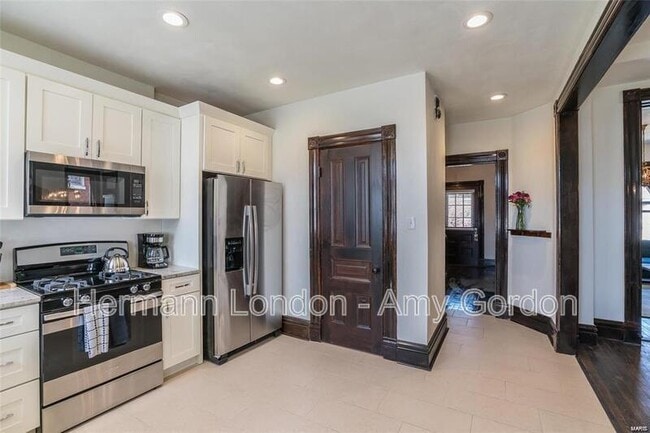 Building Photo - 3922 Castleman Ave